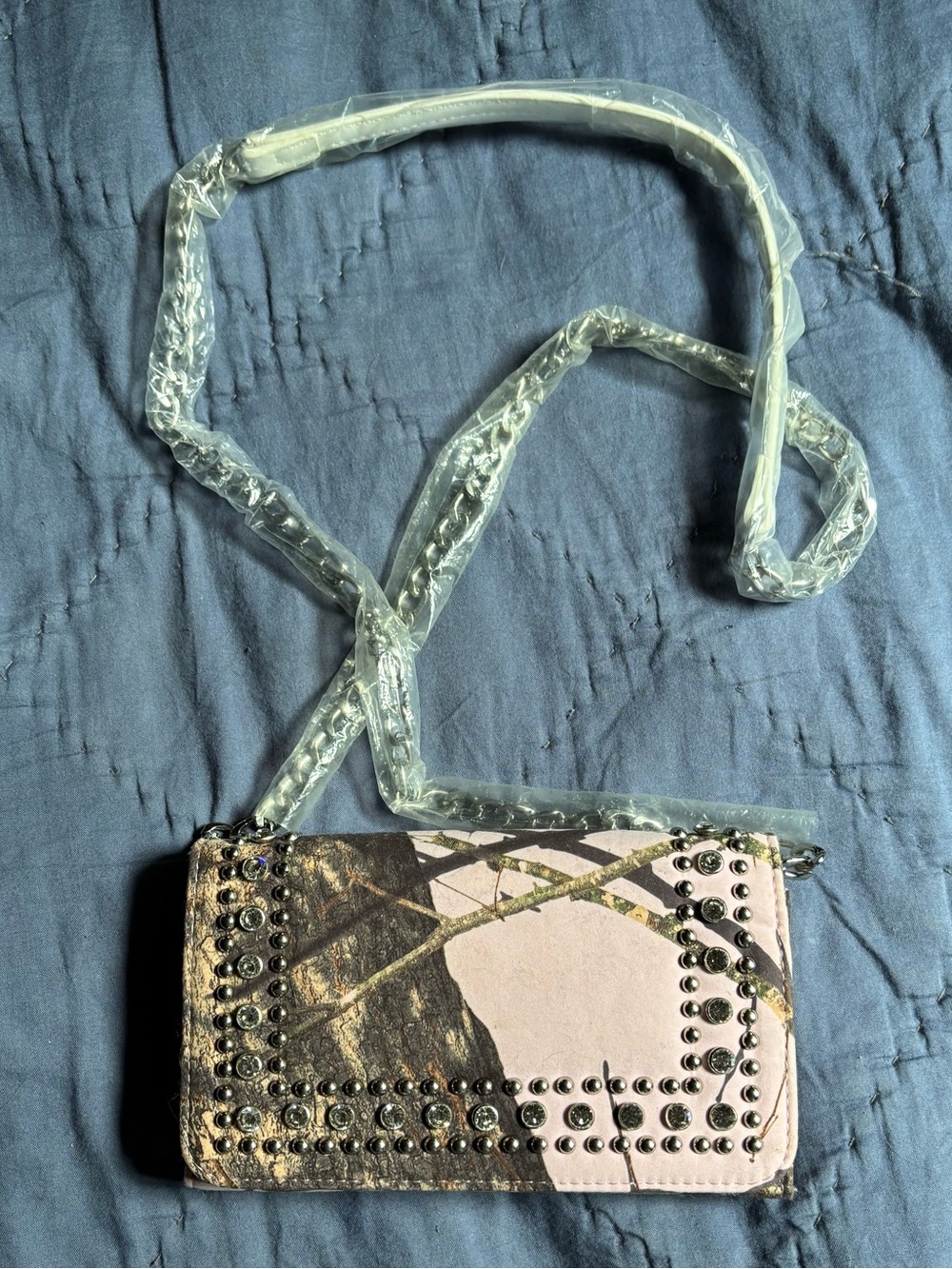 Mossy Oak Pink Camo Crossbody Clutch Wallet Trifold Studded Rhinestones NEW